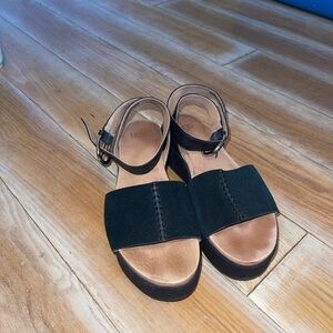 Ugg black suede platform sandals crops strap - great condition